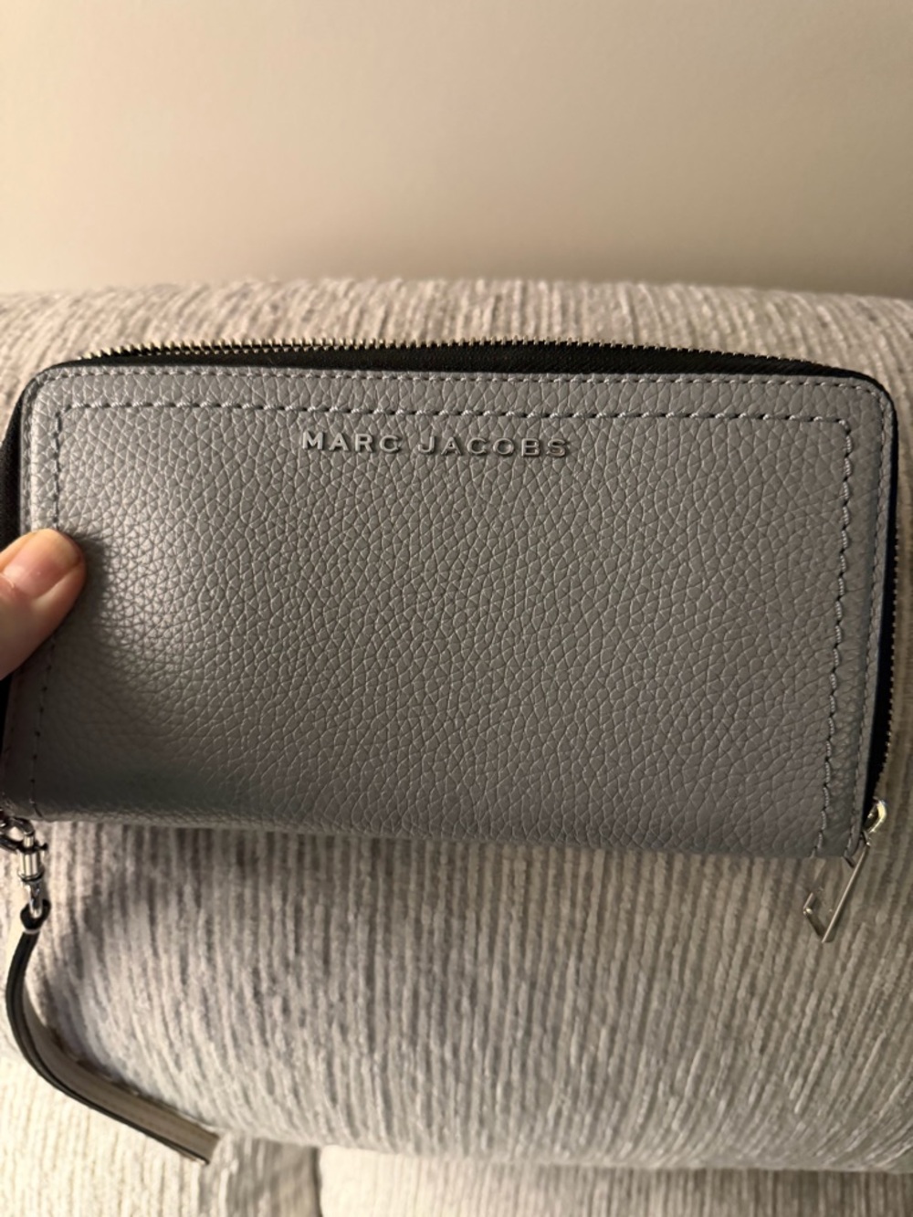 Marc Jacobs Charcoal Pebbled Leather Zip Wallet. NWOT